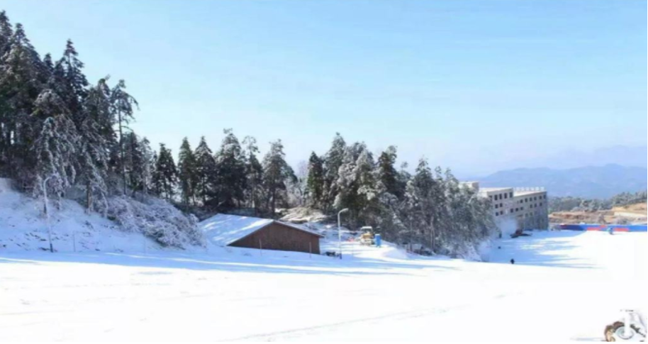 冬季紅花尖滑雪+燕兒谷+三里畈溫泉兩日游